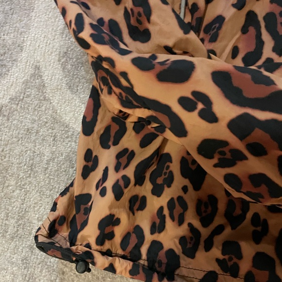 Fabletics Cheetah Oversized Flyweight Windbreaker - Picture 6 of 10